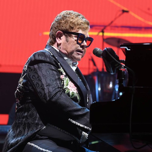Elton John and Harry Styles pay tribute to Queen Elizabeth II during concerts - Music News