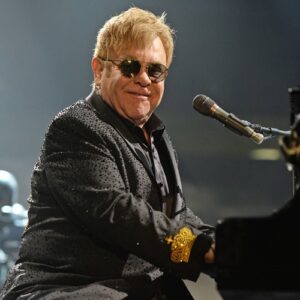 Elton John recalls dancing with Queen Elizabeth II at Windsor Castle - Music News