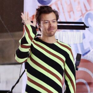 Harry Styles jokes about viral 'spitting' video during concert - Music News
