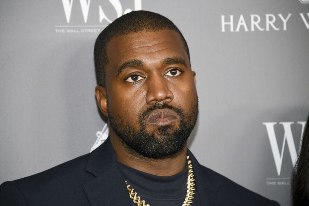 Here's why Kanye West made Kris Jenner his Instagram profile
