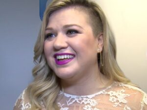 Kelly Clarkson Celebrates 20th Anniversary of 'American Idol' Win