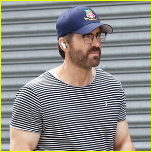 Ryan Reynolds Is Looking Buff in New Photos from NYC Stroll