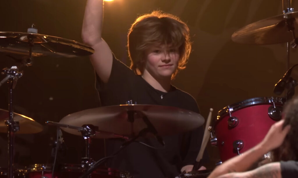 Watch Taylor Hawkins’ Son Shane Play Drums With Foo Fighters - News