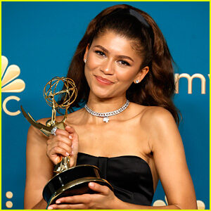 Zendaya Reveals the First Person She Texted After Emmys 2022 Win