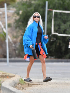 Kim Kardashian wore a blue jacket that was appeared too big for her