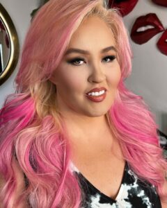 Mama June Shannon showed off her pink hair color