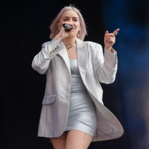 Anne-Marie reveals how she calms herself down before a gig - Music News