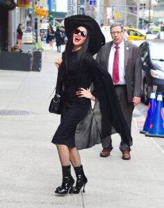 Aubrey Plaza Is Walking Around NYC Like A Vampire-Witch