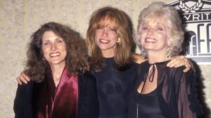 Carly Simon Loses Both Sisters to Cancer a Day Apart