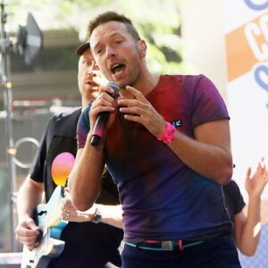 Coldplay's Chris Martin battling 'serious' lung infection - Music News