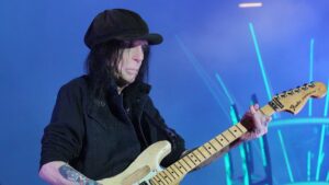 Mötley Crüe Guitarist Mick Mars Retires from Touring