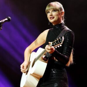 Taylor Swift shared her second lyric from Midnights - Music News
