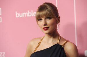 Taylor Swift's 'Midnights' album briefly crashes Spotify