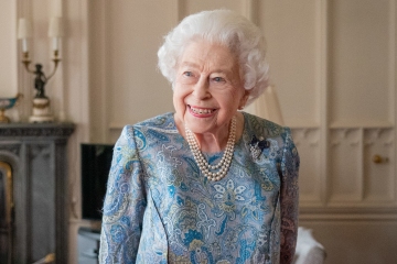 The Crown 'would've destroyed' Queen - Harry must pull out of Netflix, pal says