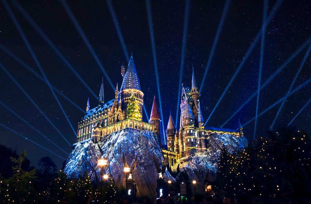 Universal Studios Hollywood Announces Dates For Park’s Christmas in The Wizarding World of Harry Potter and Grinchmas – Deadline