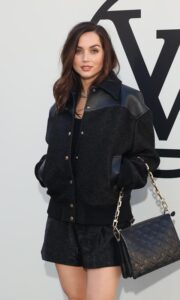 Louis Vuitton : Photocall - Paris Fashion Week - Womenswear Spring/Summer 2023