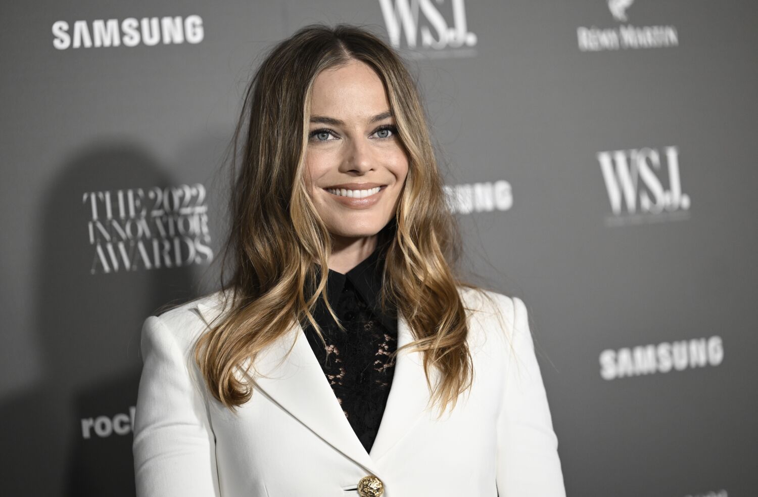 Margot Robbie calls BS on 'crying' about Cara Delevingne - Cirrkus News