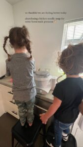 Jinger Duggar spent some quality time with her daughters in the kitchen