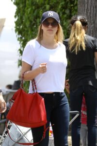 Jodie Sweetin is seen shopping at a farmer apos s market in studio City