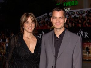2001 photo of Timothy Olyphant in a gray sports coat with Alexis in a black dress
