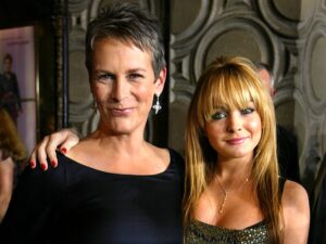 HOLLYWOOD - AUGUST 4:  Actress Jamie Lee Curtis (L) and actress Lindsay Lohan (R), stars of the new Disney film