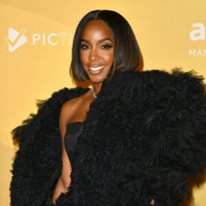 Kelly Rowland defends Chris Brown amid boos following American Music Awards win - Music News