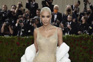 Kris Jenner helped squeeze Kim Kardashian into Marilyn dress