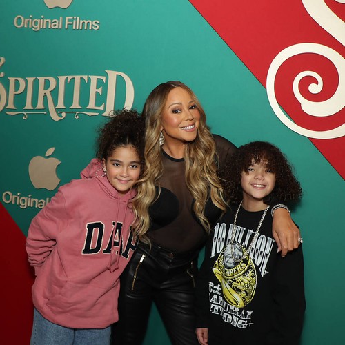 Mariah Carey's children join her for Macy's Thanksgiving Day Parade performance - Music News