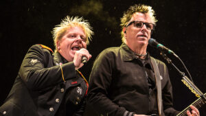 The Offspring Cover "Please Come Home for Christmas": Stream