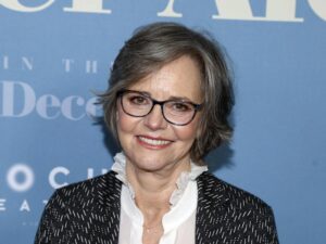 Sally Field can't hold her tongue about Burt Reynolds' kiss