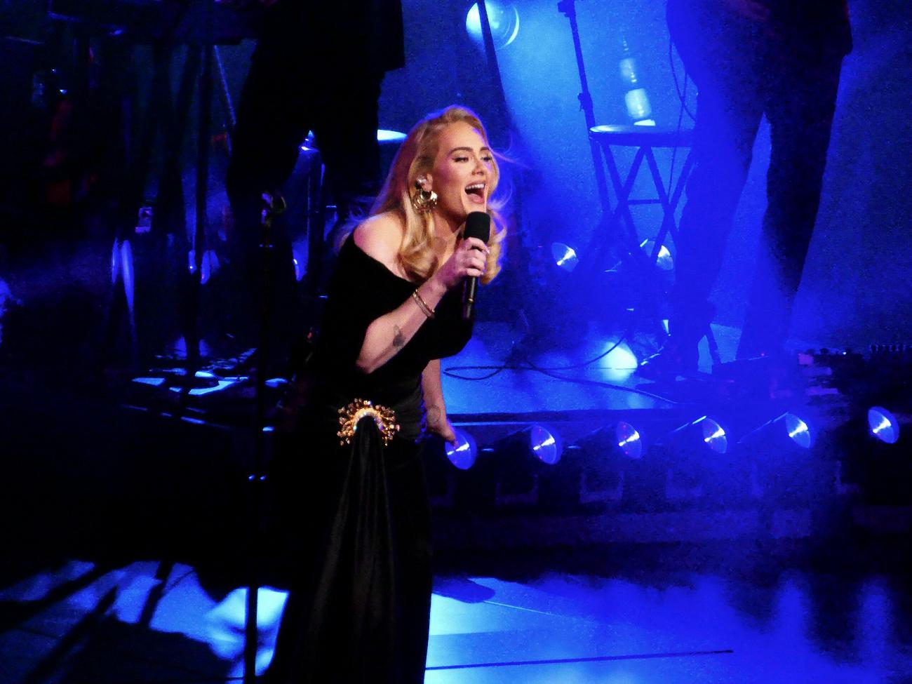 Adele apos s first night rescheduled Las Vegas Show