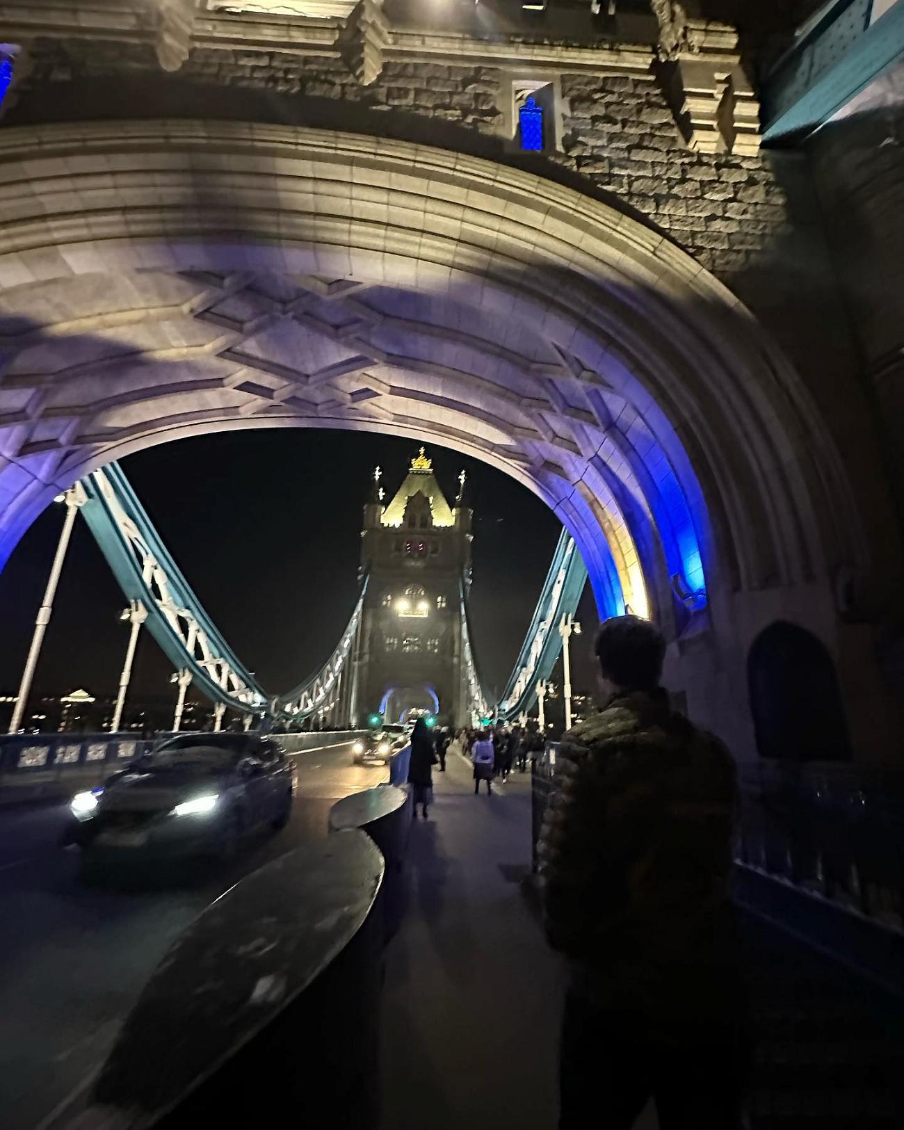 Kindly Myers visits the London Bridge