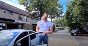 Olivier Richters is a 7’2 bodybuilder hoping to find a dream sports car that he can fit in