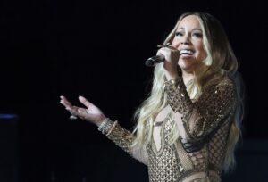 Mariah Carey greets audience at Broadway's 'Some Like It Hot'