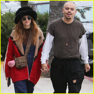 Ashlee Simpson & Evan Ross Hold Hands While Doing Some Post-Christmas Shopping