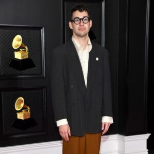 Jack Antonoff makes surprise appearance during The 1975 show for Bleachers interlude - Music News