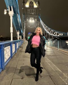 Kindly Myers visits the London Bridge