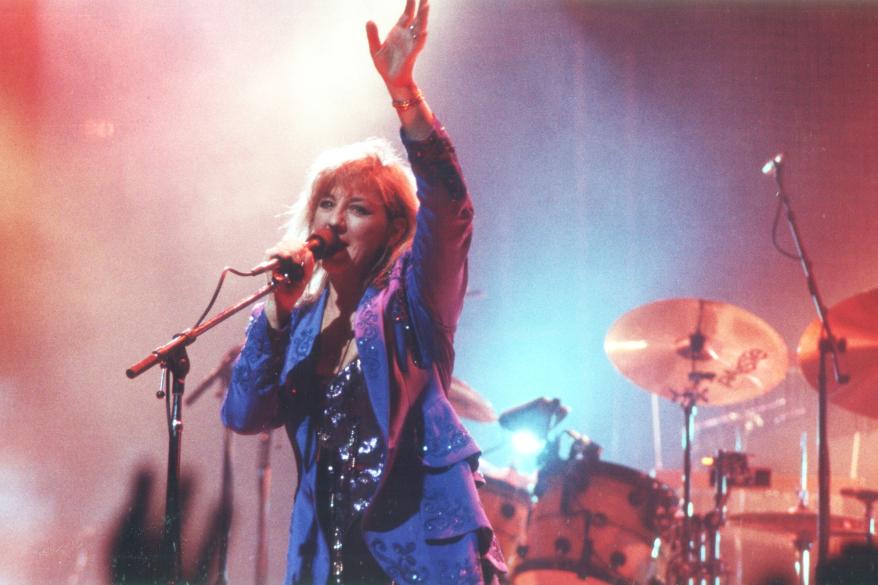 Christine McVie performs with Fleetwood Mac at the Met Center in Bloomington, Minnesota on June 30, 1990.