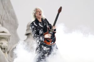 Queen's Brian May knighted: 'Much love from Sir Bri'