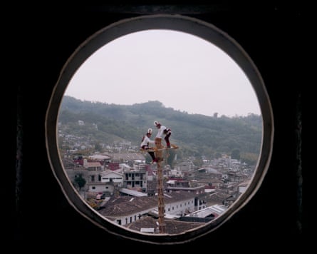 Voladores climbing on top of the pole