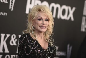 Dolly Parton reflects on deaths of Elvis, Lisa Marie Presley