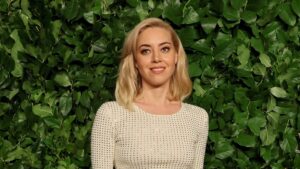 Aubrey Plaza Takes It Back to Her NBC Page Days in ‘SNL’ Monologue