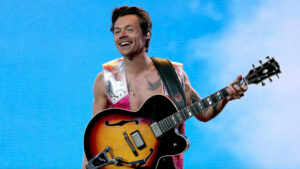 Harry Styles Rips Pants Onstage at Los Angeles Show: Watch