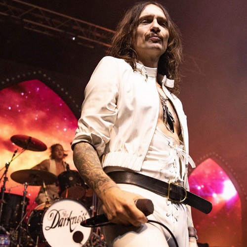 Justin Hawkins left 'limping' after doing David Lee Roth-style split stage jump - Music News