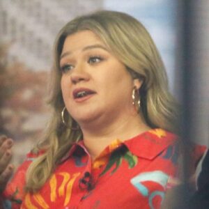 Kelly Clarkson granted restraining orders against two alleged stalkers - Music News