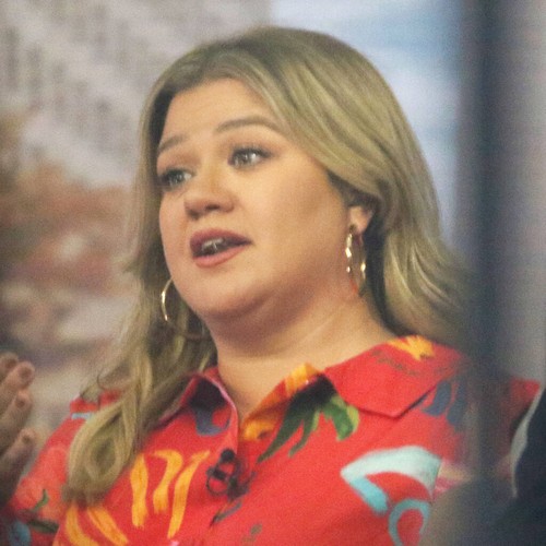 Kelly Clarkson granted restraining orders against two alleged stalkers - Music News