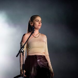 London Grammar’s Hannah Reid proud to overcome stage fright - Music News