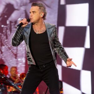 Robbie Williams wants Glastonbury gig - Music News