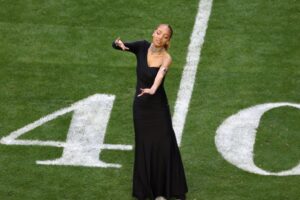 Rihanna, ASL performer Justina Miles praised at Super Bowl