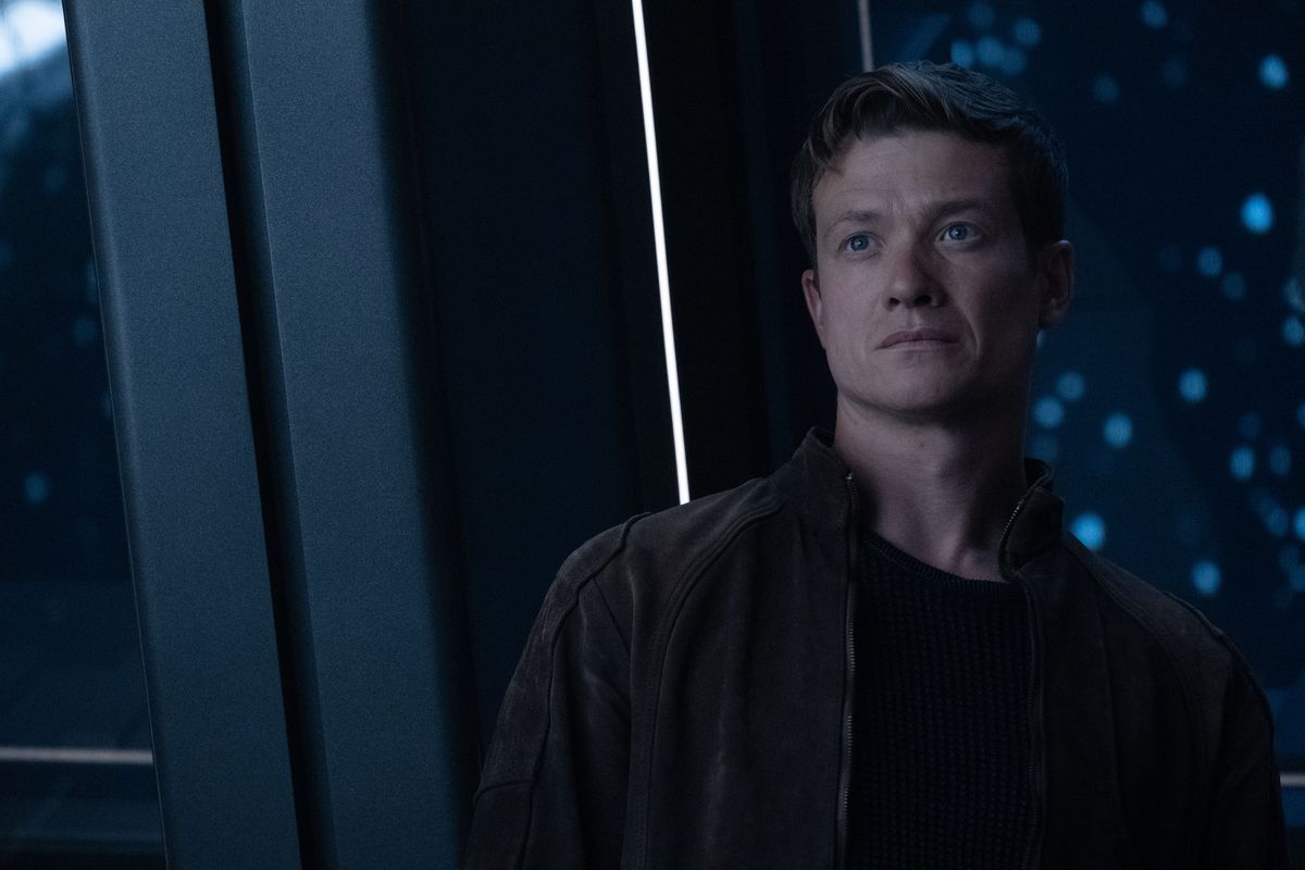 Jack Crusher (Ed Speelers) standing and looking